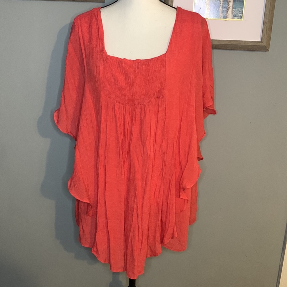 Coral flowing top